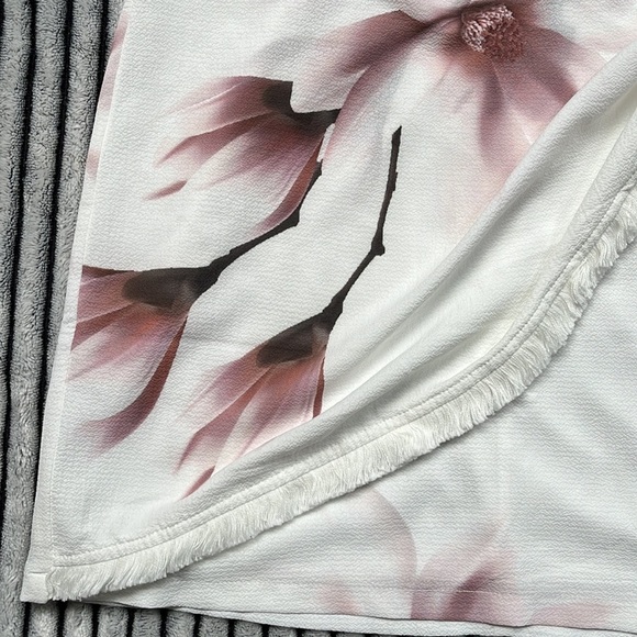 SHOWPO LUVALOT floral faux-wrap skirt size 6 - Picture 6 of 13